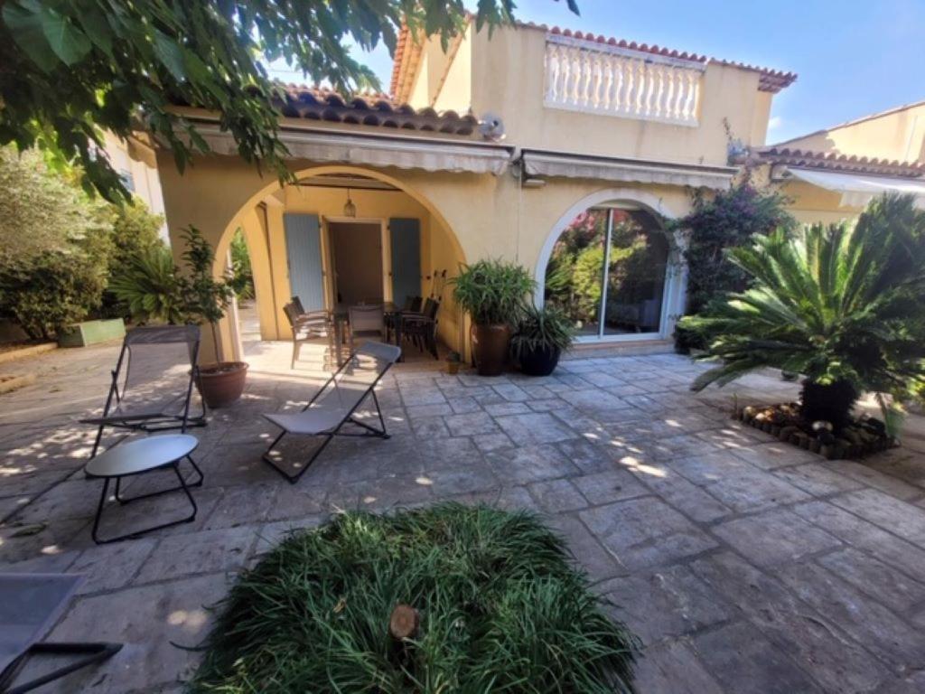 Maison 115m2 - 400 M De La - Parking Villa Fréjus