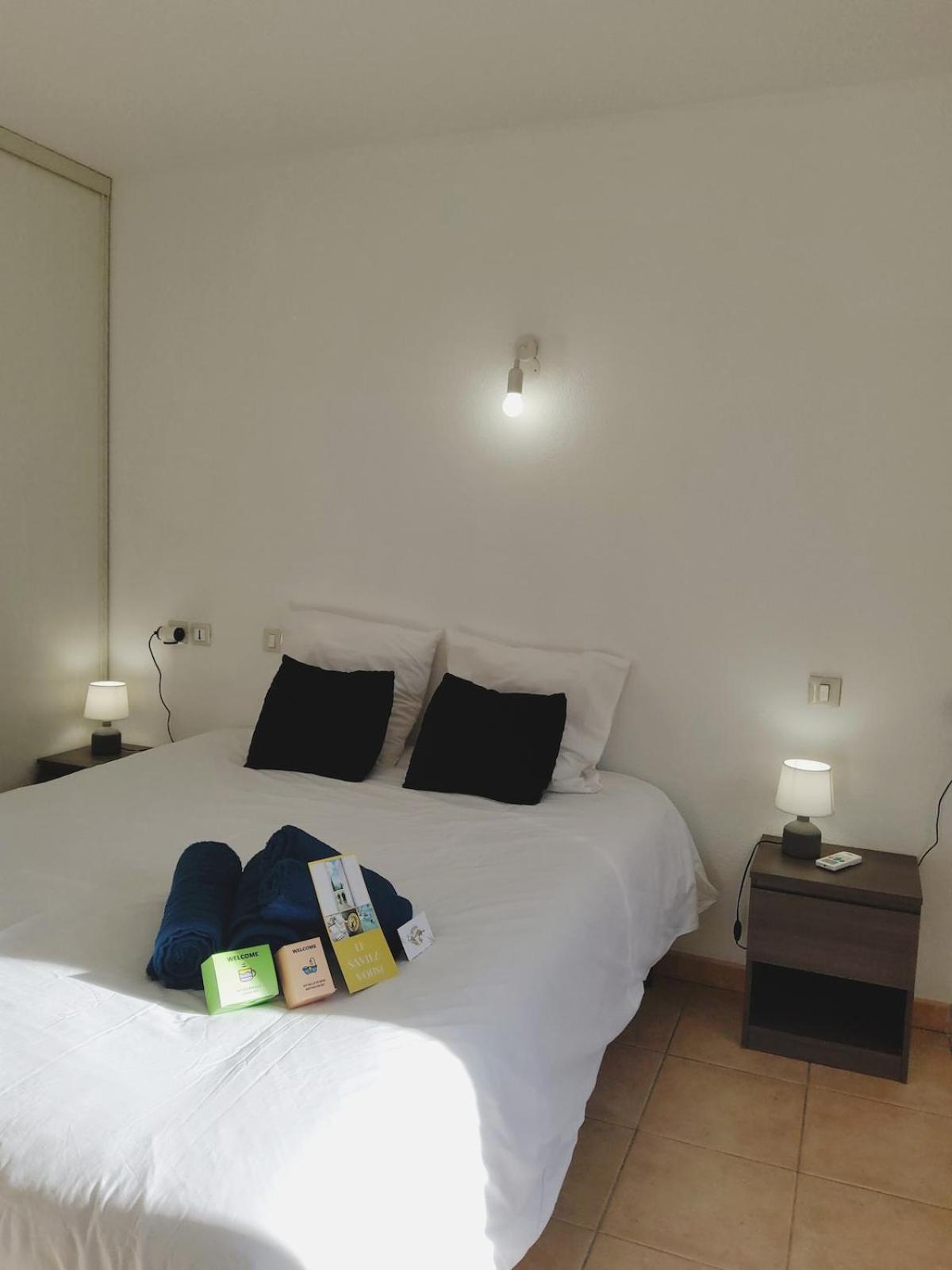 Maison 115m2 - 400 M De La - Parking Villa