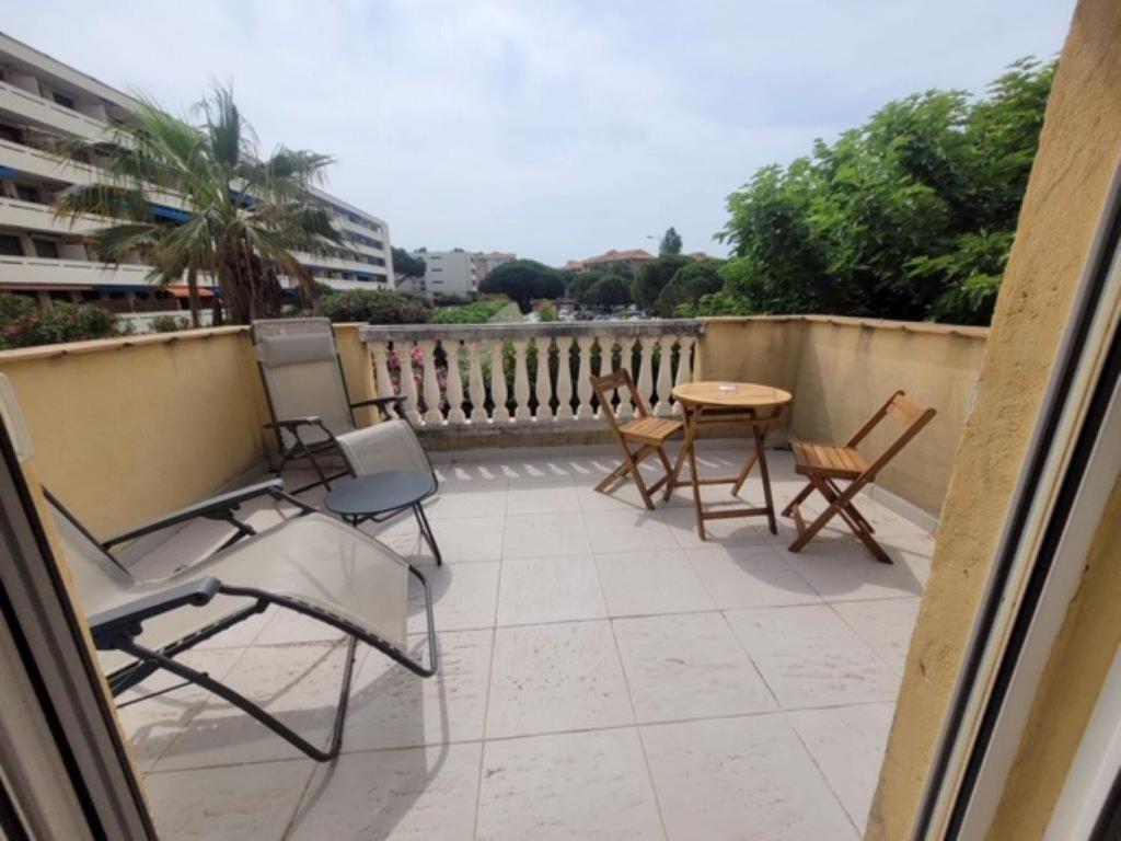 Villa Maison 115m2 - 400 M De La - Parking Fréjus
